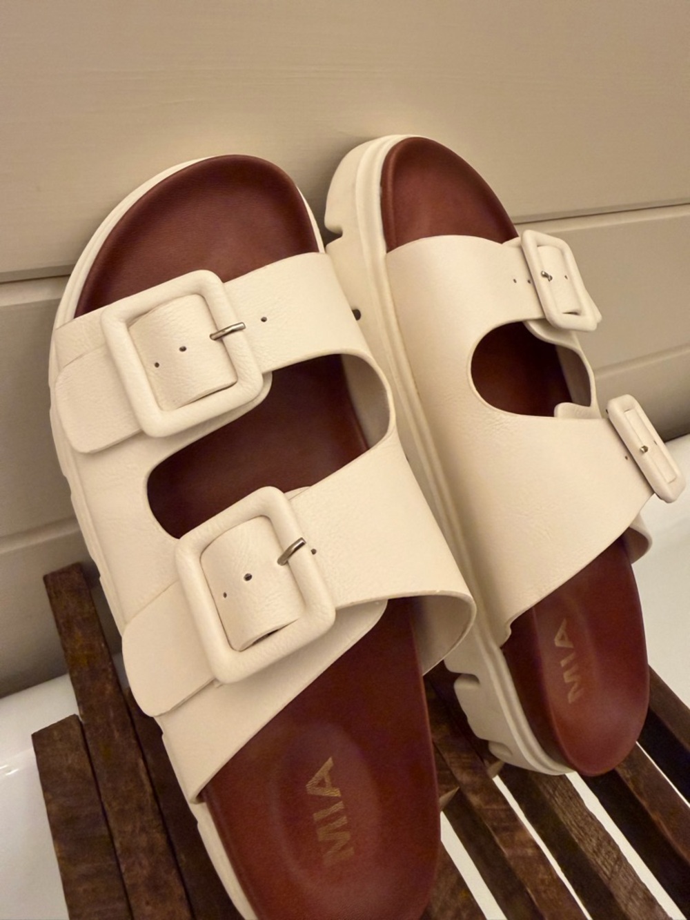 MIA Cameronn Flatform Sandal - Picture 5 of 7